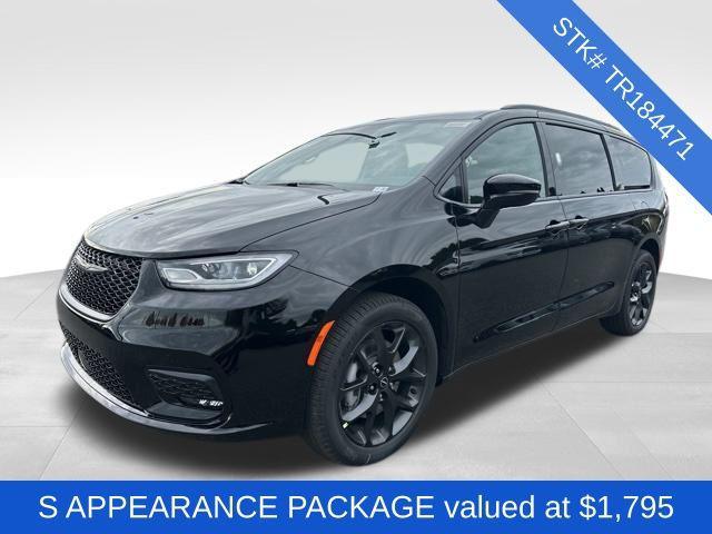 new 2026 Chrysler Pacifica car, priced at $55,530