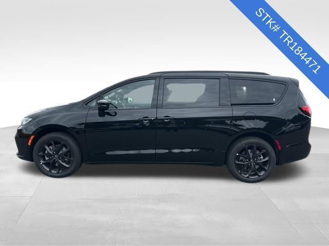 new 2026 Chrysler Pacifica car, priced at $55,530