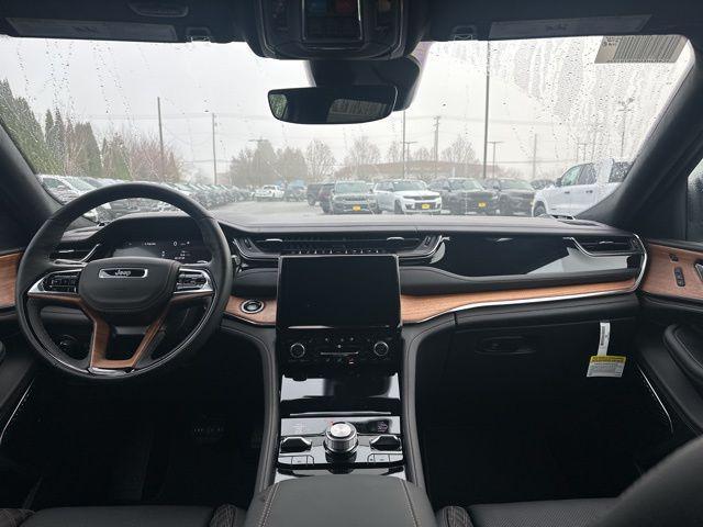 new 2025 Jeep Grand Cherokee car, priced at $59,750