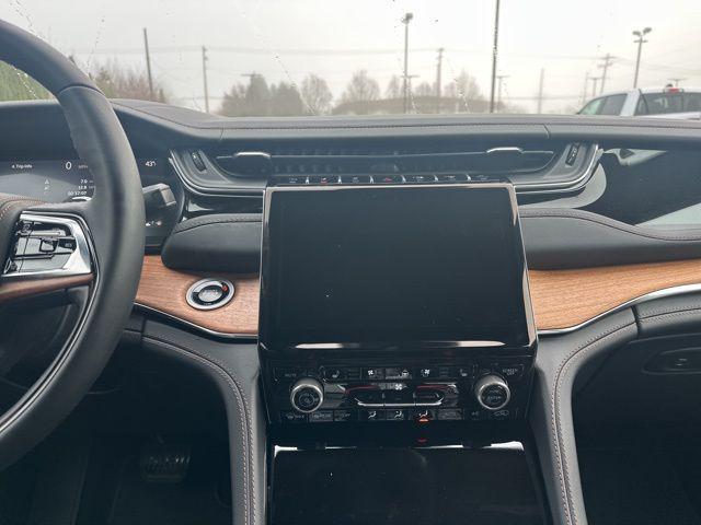 new 2025 Jeep Grand Cherokee car, priced at $59,750