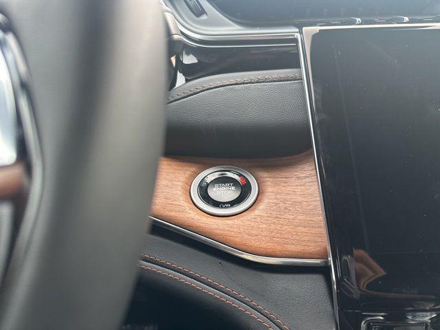 new 2025 Jeep Grand Cherokee car, priced at $59,750