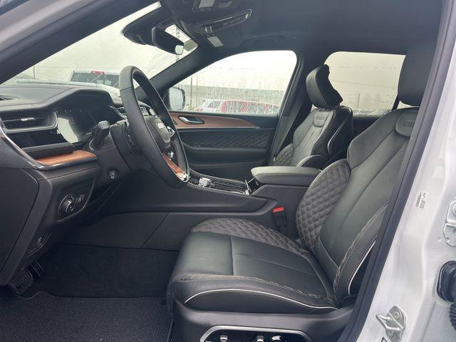 new 2025 Jeep Grand Cherokee car, priced at $59,750