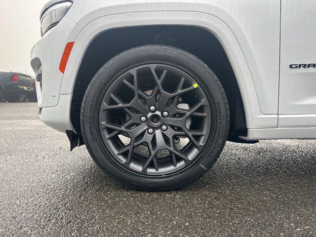 new 2025 Jeep Grand Cherokee car, priced at $59,750