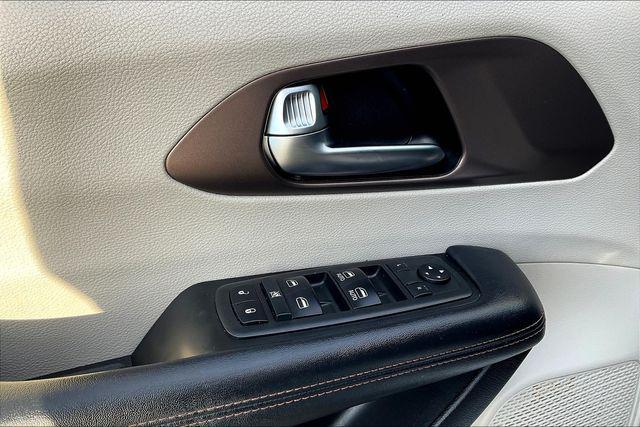 used 2019 Chrysler Pacifica car, priced at $14,000