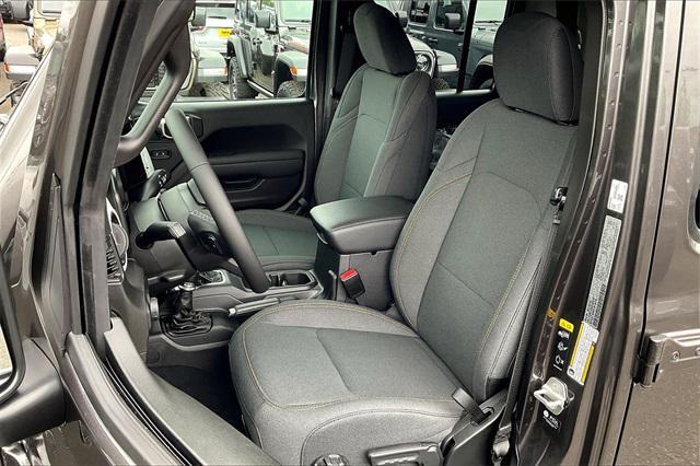 new 2025 Jeep Gladiator car, priced at $45,173