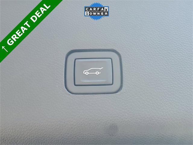 used 2023 Chevrolet Traverse car, priced at $28,999