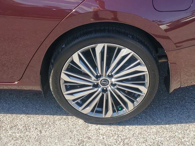 used 2023 Nissan Altima car, priced at $24,999