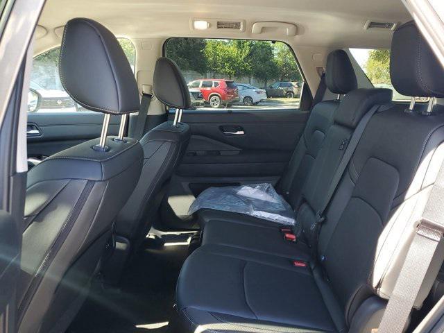 new 2025 Nissan Pathfinder car, priced at $40,075