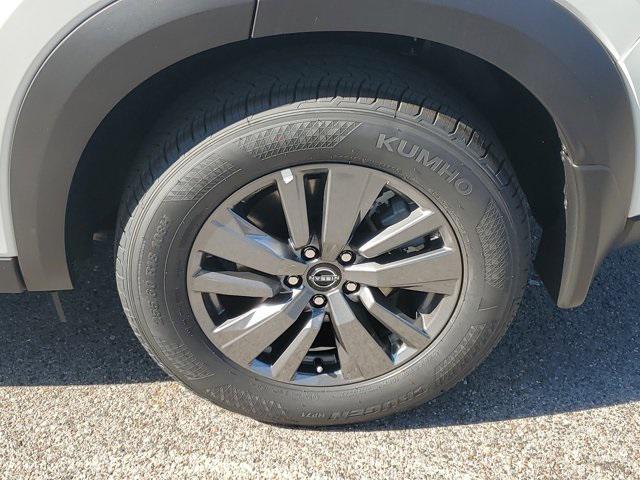 new 2025 Nissan Pathfinder car, priced at $38,007