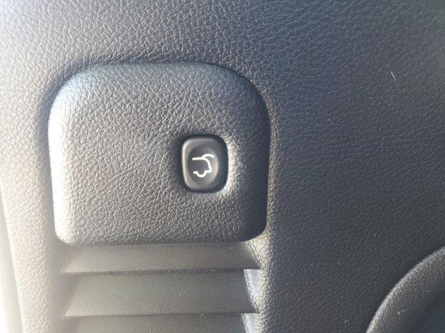 used 2021 Jeep Grand Cherokee car, priced at $17,999