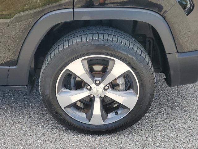 used 2019 Jeep Cherokee car, priced at $17,999