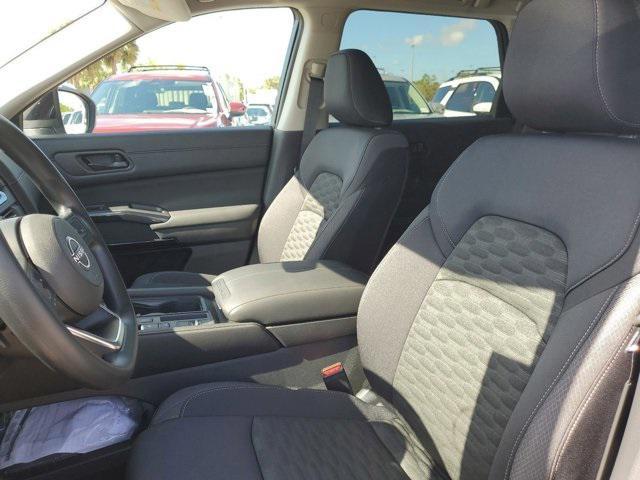 new 2025 Nissan Pathfinder car, priced at $35,021