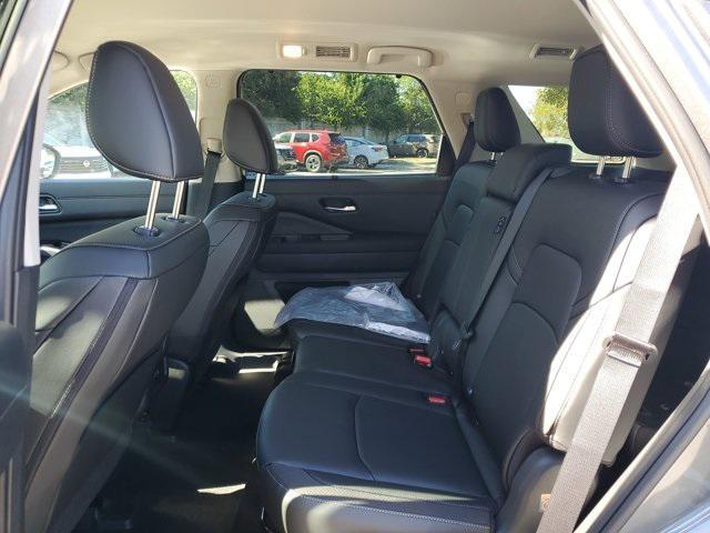 new 2025 Nissan Pathfinder car, priced at $39,301