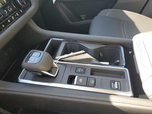 new 2025 Nissan Pathfinder car, priced at $39,301