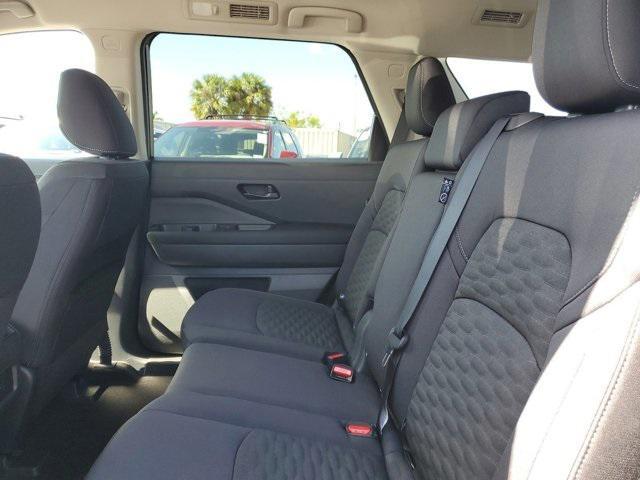 new 2025 Nissan Pathfinder car, priced at $33,477