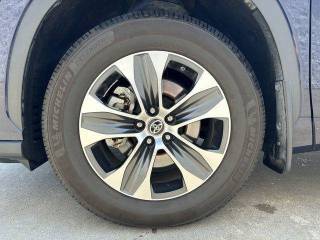 used 2022 Toyota Highlander car, priced at $38,220