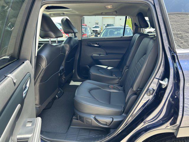 used 2022 Toyota Highlander car, priced at $38,220