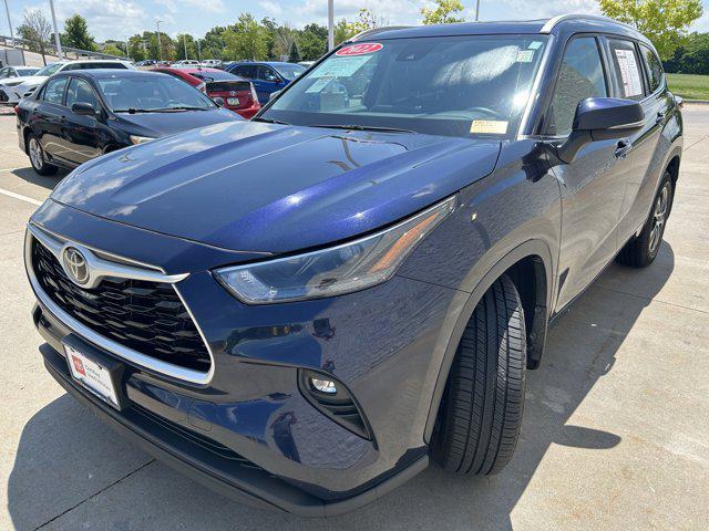 used 2022 Toyota Highlander car, priced at $38,220