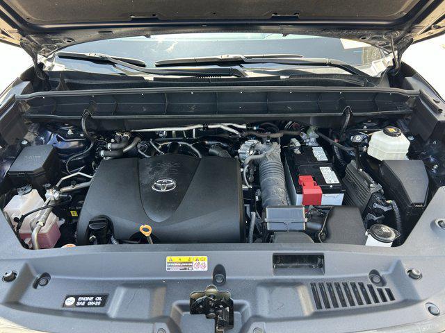 used 2022 Toyota Highlander car, priced at $38,220