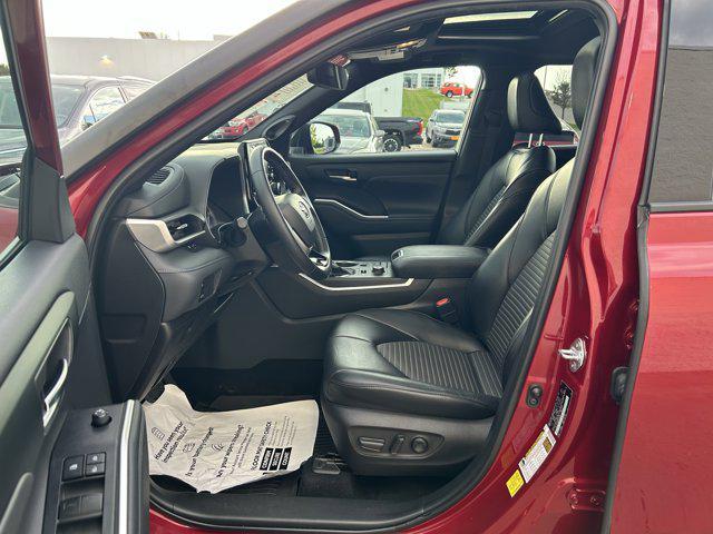 used 2022 Toyota Highlander car, priced at $40,247