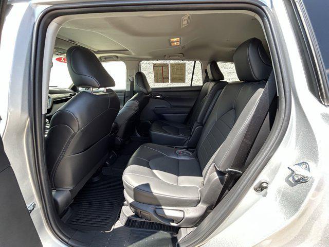 used 2022 Toyota Highlander Hybrid car, priced at $41,246