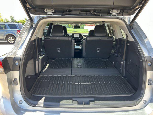 used 2022 Toyota Highlander Hybrid car, priced at $41,246