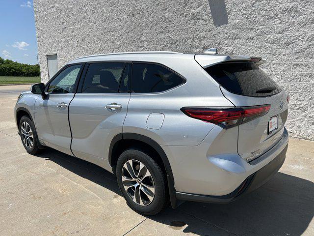 used 2022 Toyota Highlander Hybrid car, priced at $41,246