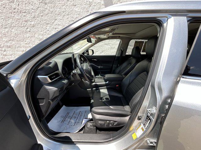 used 2022 Toyota Highlander Hybrid car, priced at $41,246