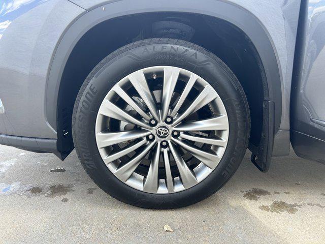 used 2022 Toyota Highlander car, priced at $45,231