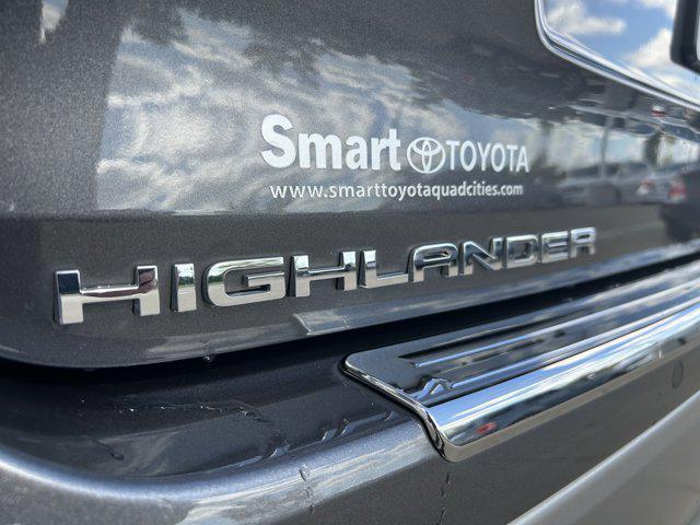 used 2022 Toyota Highlander car, priced at $45,231
