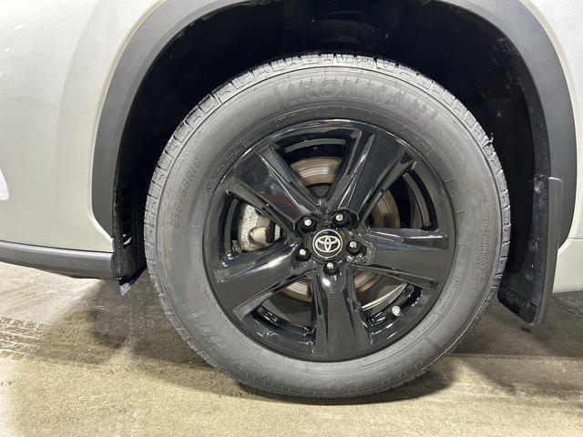 used 2023 Toyota Highlander car, priced at $32,966