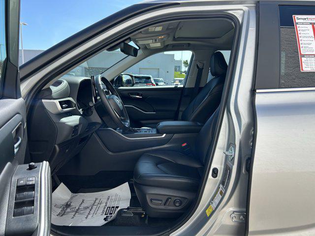 used 2024 Toyota Highlander car, priced at $43,546