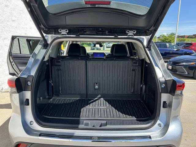 used 2024 Toyota Highlander car, priced at $43,546