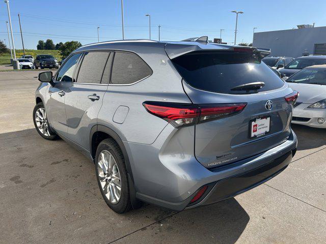 used 2021 Toyota Highlander Hybrid car, priced at $41,190
