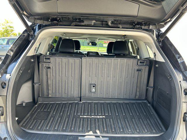 used 2022 Toyota Highlander car, priced at $40,398