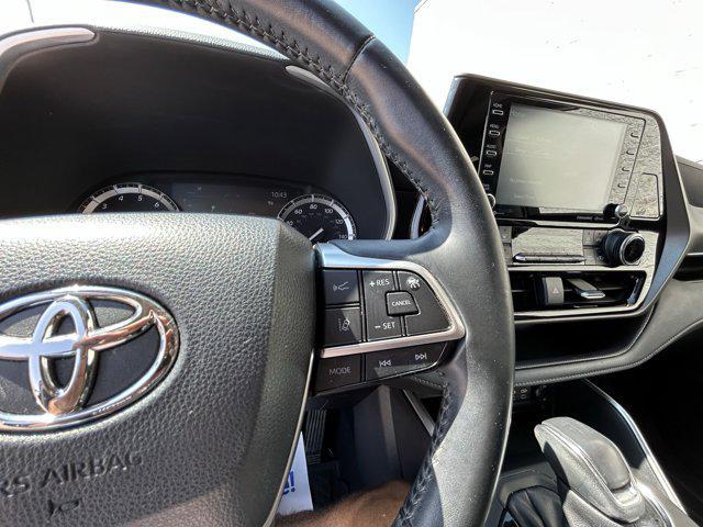 used 2022 Toyota Highlander car, priced at $40,398
