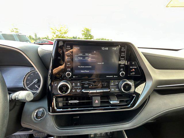 used 2022 Toyota Highlander car, priced at $40,398