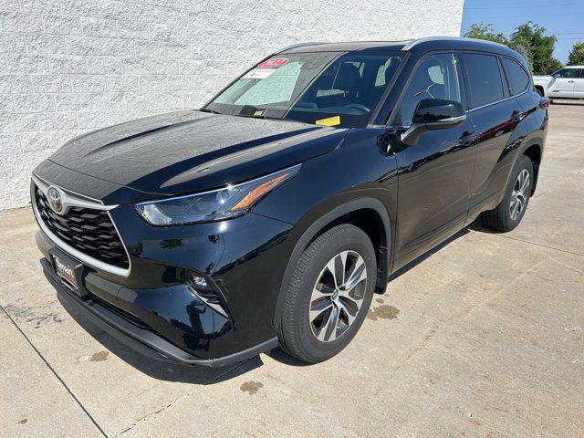 used 2022 Toyota Highlander car, priced at $40,398