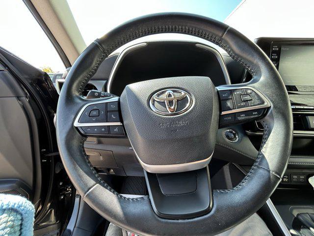 used 2022 Toyota Highlander car, priced at $40,398