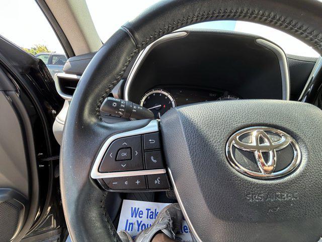 used 2022 Toyota Highlander car, priced at $40,398