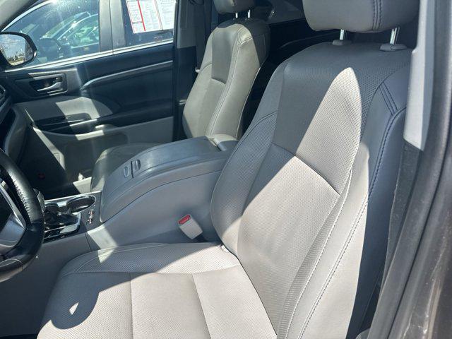 used 2019 Toyota Highlander car, priced at $30,904