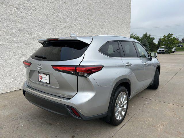 used 2022 Toyota Highlander car, priced at $42,106