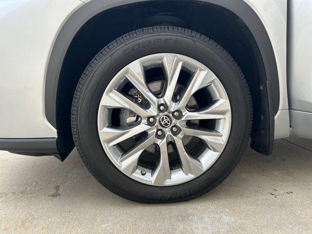 used 2022 Toyota Highlander car, priced at $42,106