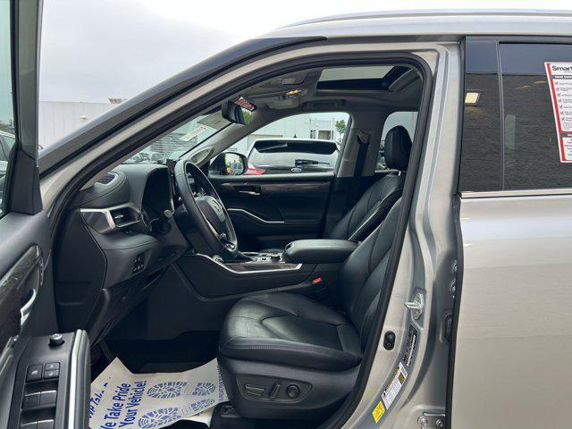 used 2022 Toyota Highlander car, priced at $42,106