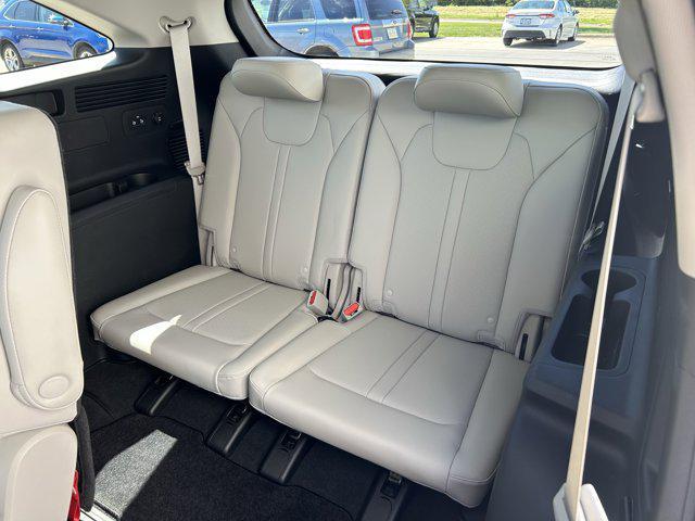 used 2023 Kia Sorento car, priced at $30,361