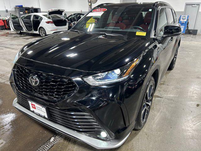 used 2021 Toyota Highlander car, priced at $38,005