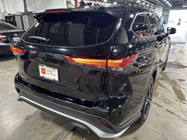 used 2021 Toyota Highlander car, priced at $38,005