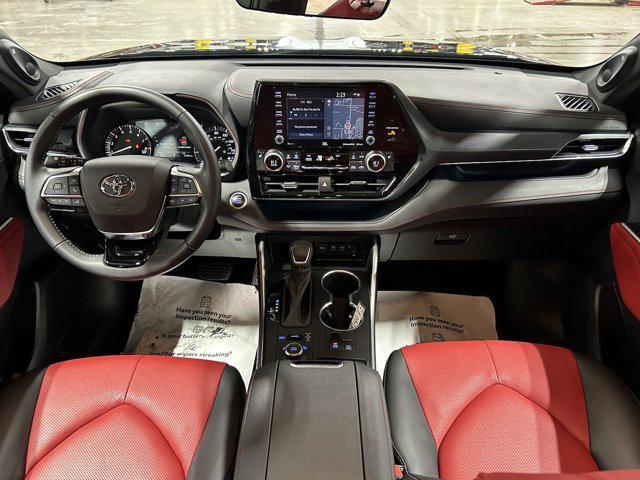 used 2021 Toyota Highlander car, priced at $38,005