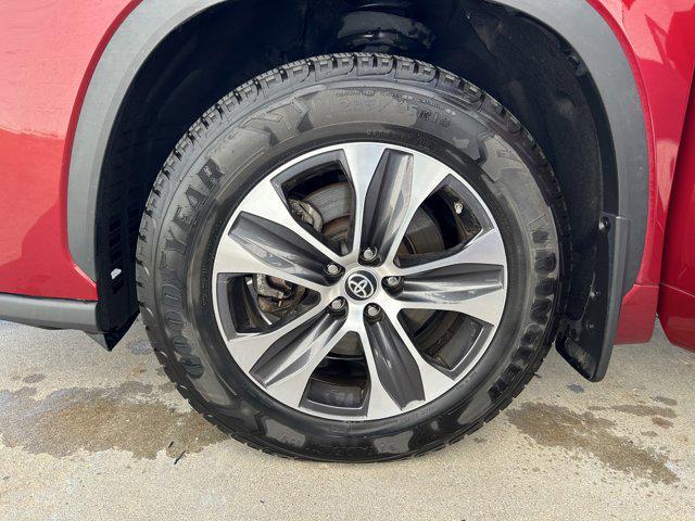 used 2022 Toyota Highlander car, priced at $41,562