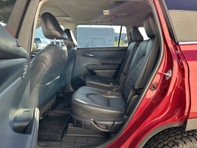 used 2022 Toyota Highlander car, priced at $41,562